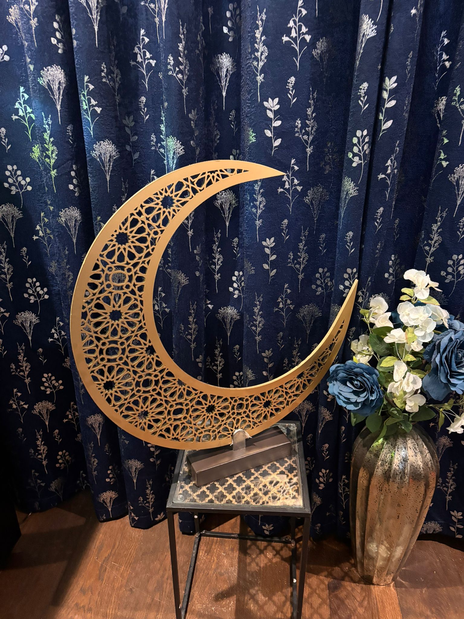 Ramadan crescent moon decor, Ramadan Kareem decorations, Islamic home decor, Ramadan Mubarak, Eid Al-Fitr decorations, iftar table decor, suhoor decor, Ramadan prayer corner decor, crescent moon decoration, Ramadan lantern, Eid Mubarak gifts.
